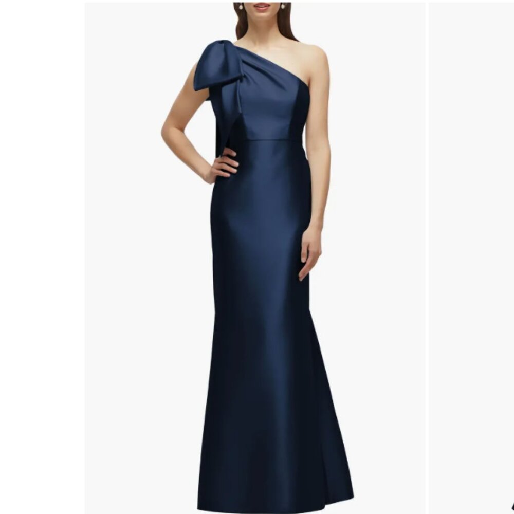 Alfred Sung Bow One-Shoulder Satin Trumpet Gown in Midnight Navy Size 6R